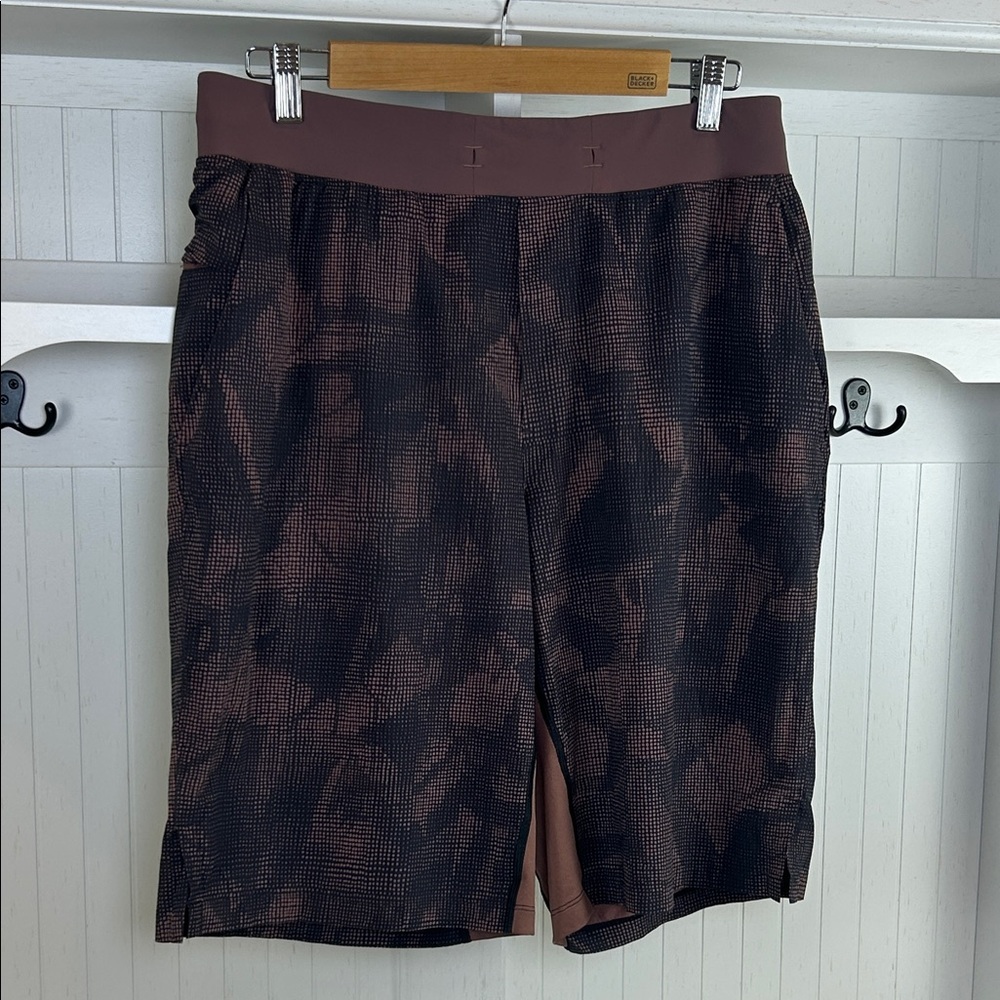 Lululemon Men’s Lined Shorts Brown Black Size L